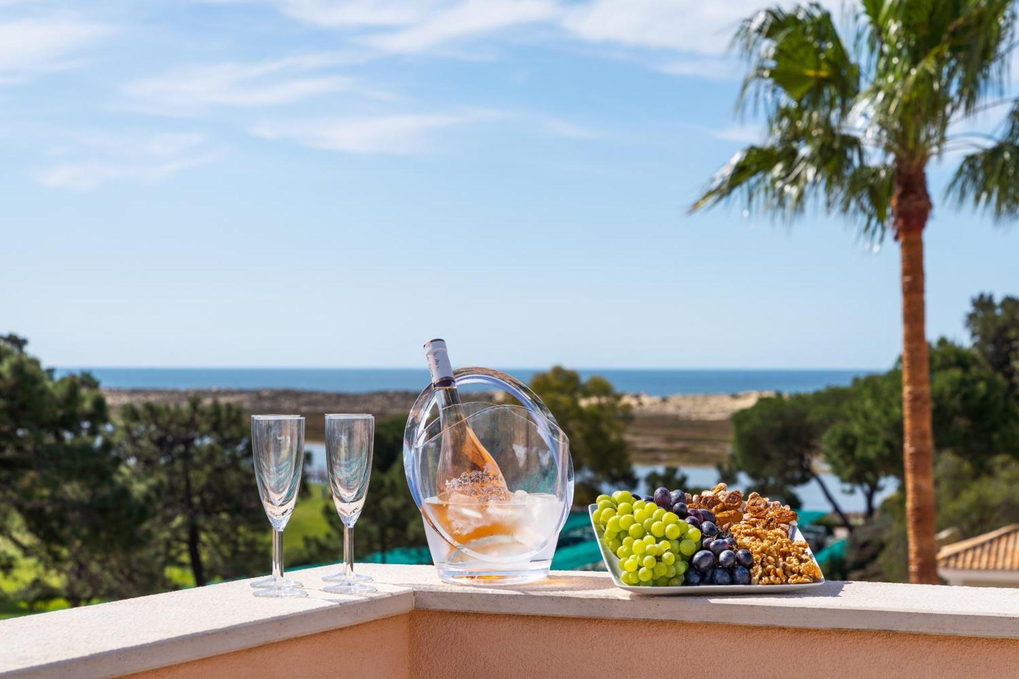 Extraordinary On An Elevated Position In Quinta Do Villa *